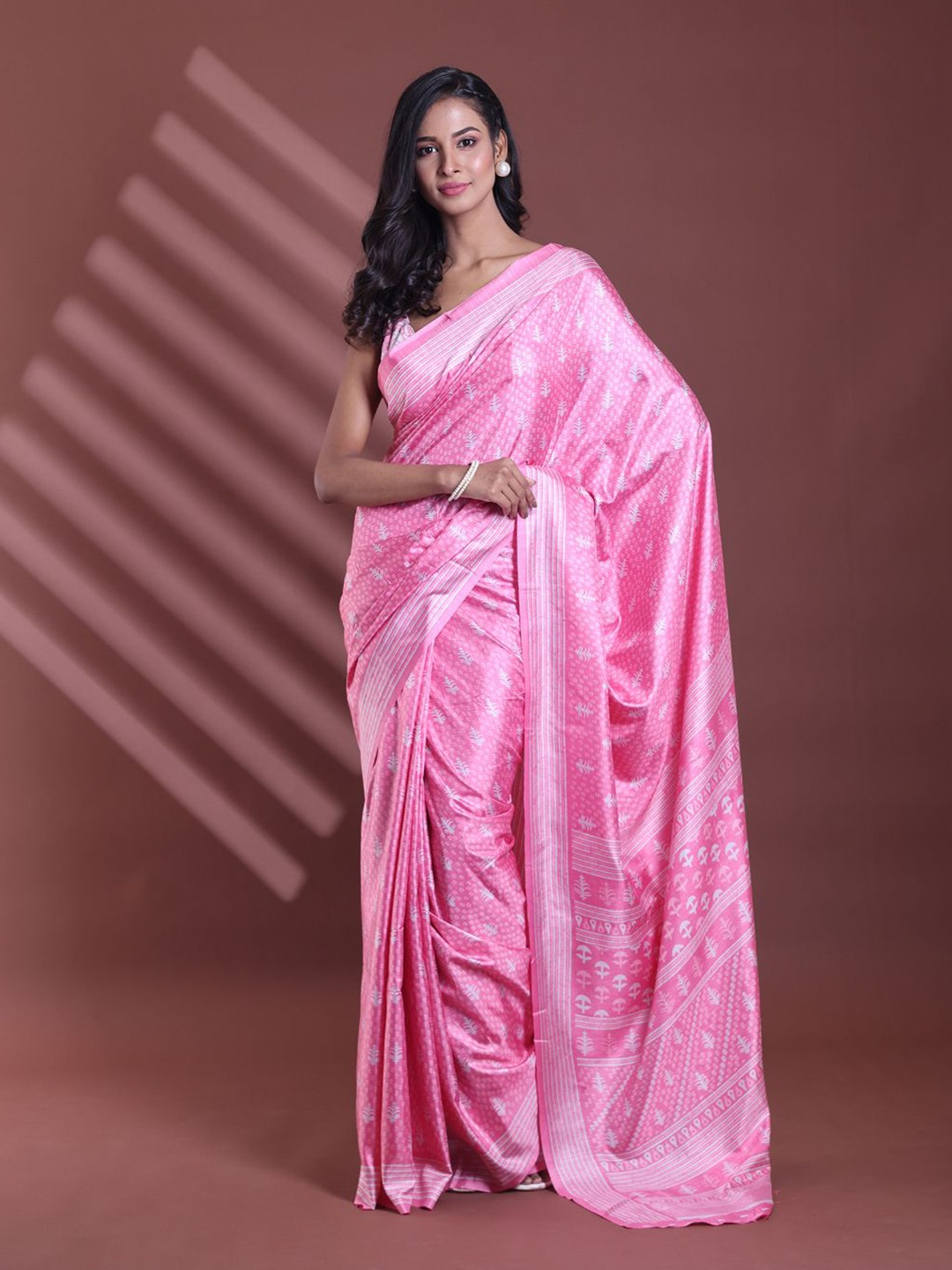 

Charukriti Ethnic Motifs Printed Border Saree, Pink