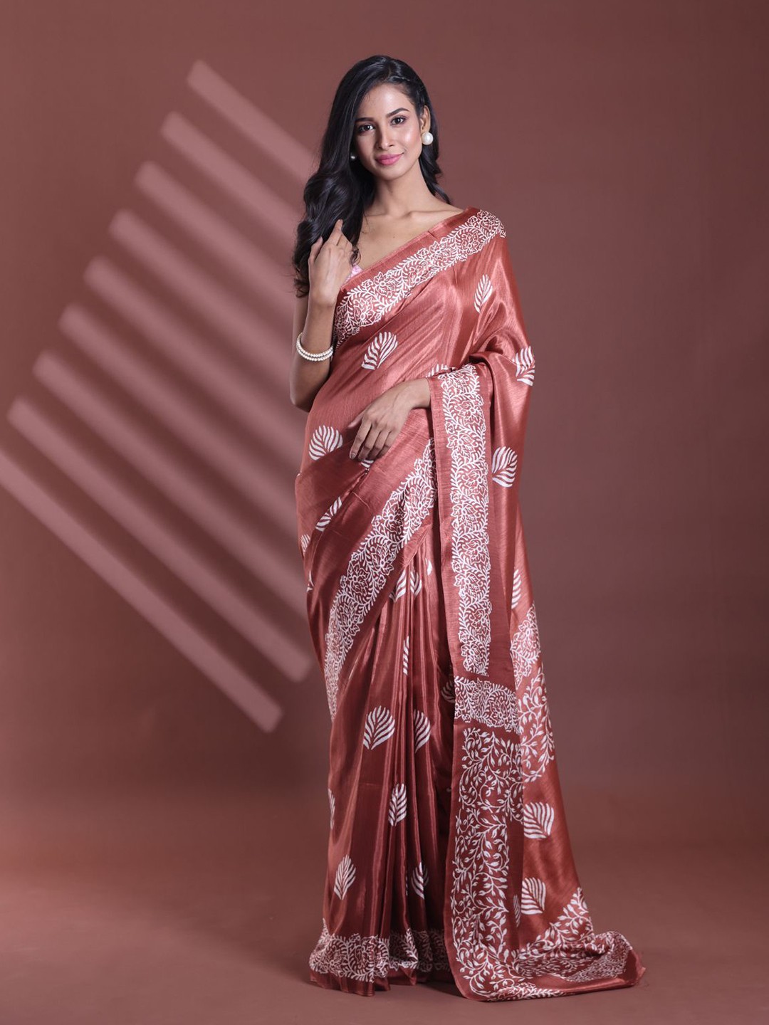 

Charukriti Ethnic Motifs Saree With Blouse Piece, Brown