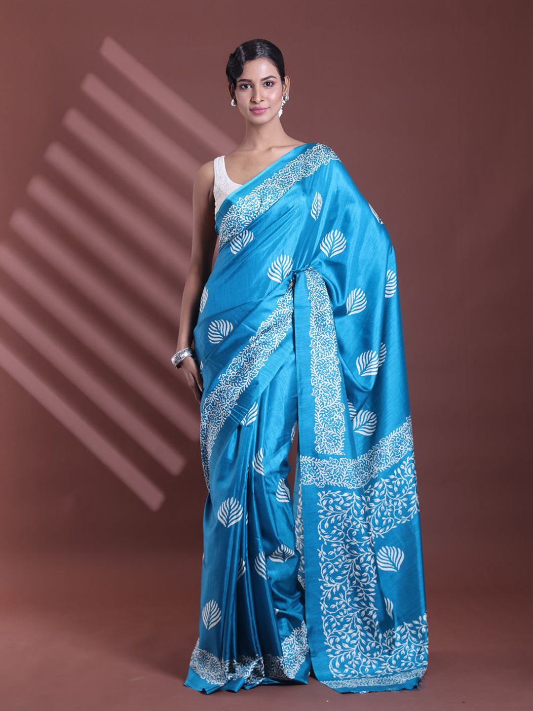

Charukriti Ethnic Motifs Saree with Blouse, Teal