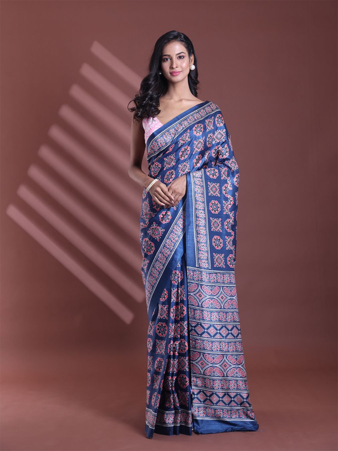 

Charukriti Ethnic Motifs Solid Border Saree, Blue