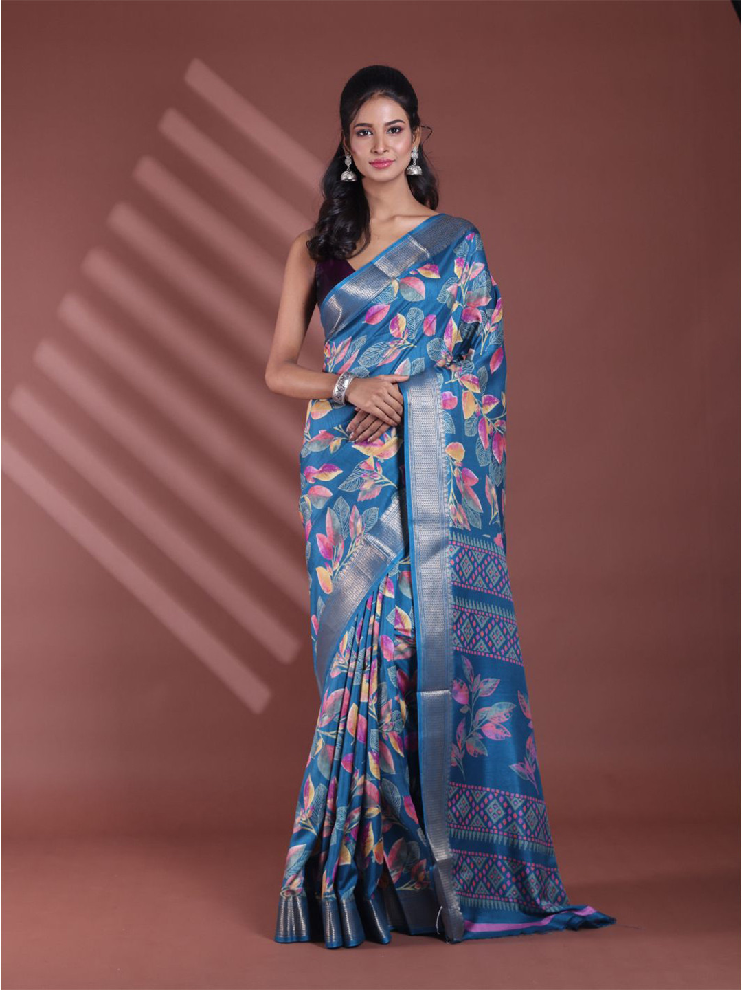 

Charukriti Foliage Printed Saree, Teal