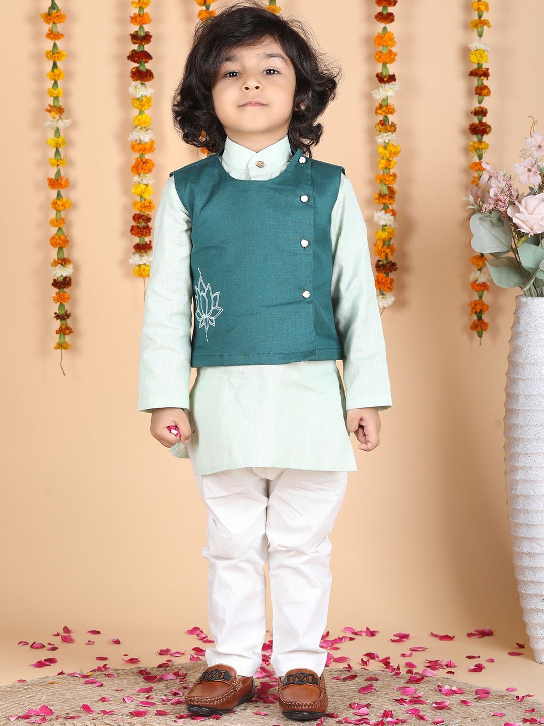 

Polka Tots Boys Floral Printed Regular Pure Cotton Kurta with Pyjamas, Green