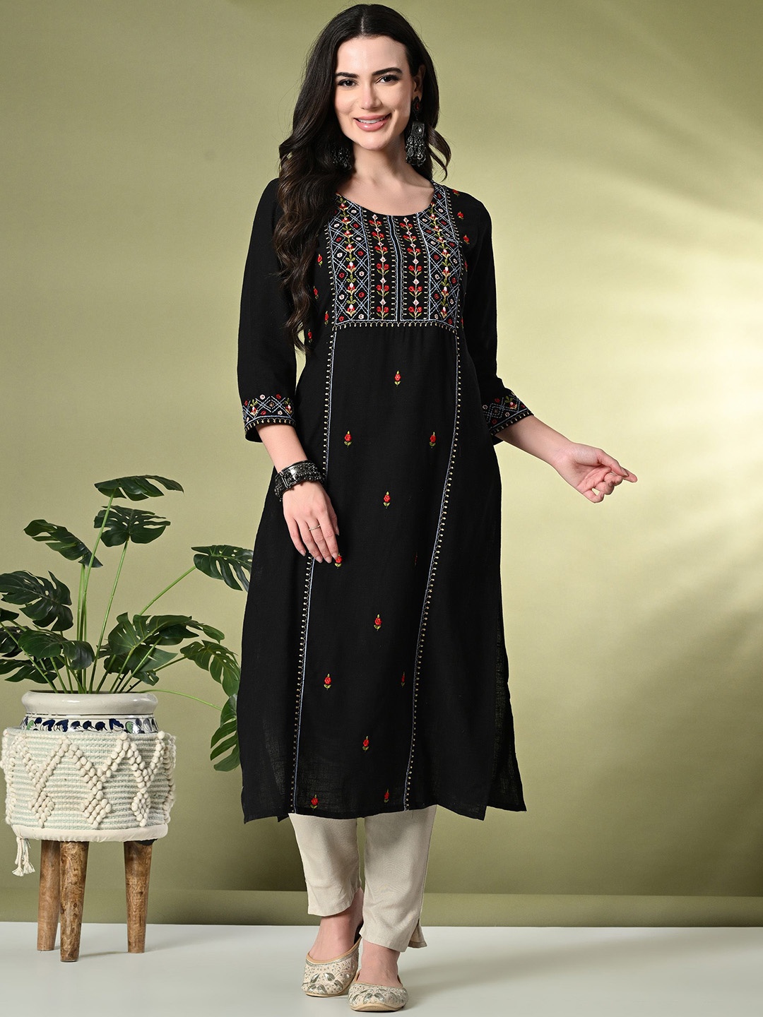 

aaivan Floral Embroidered Thread Work Cotton Straight Kurta, Black