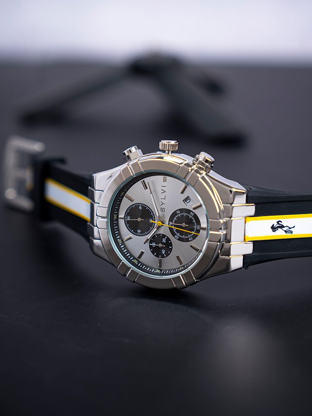 

Sylvi Men Round Dial & Bracelet Style Straps Analogue Multi Function Watch NTR-YELLOW, White