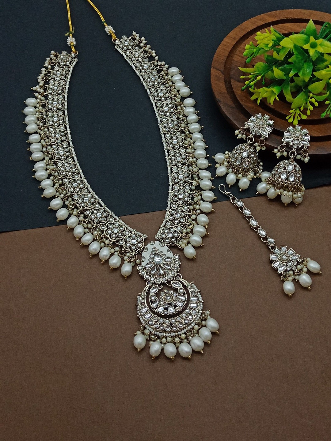 

AASHISH IMITATION Kundan-Studded & Beaded Jewellery Set, Silver