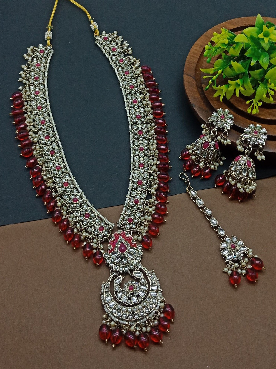 

AASHISH IMITATION Kundan-Studded & Beaded Jewellery Set, Gold