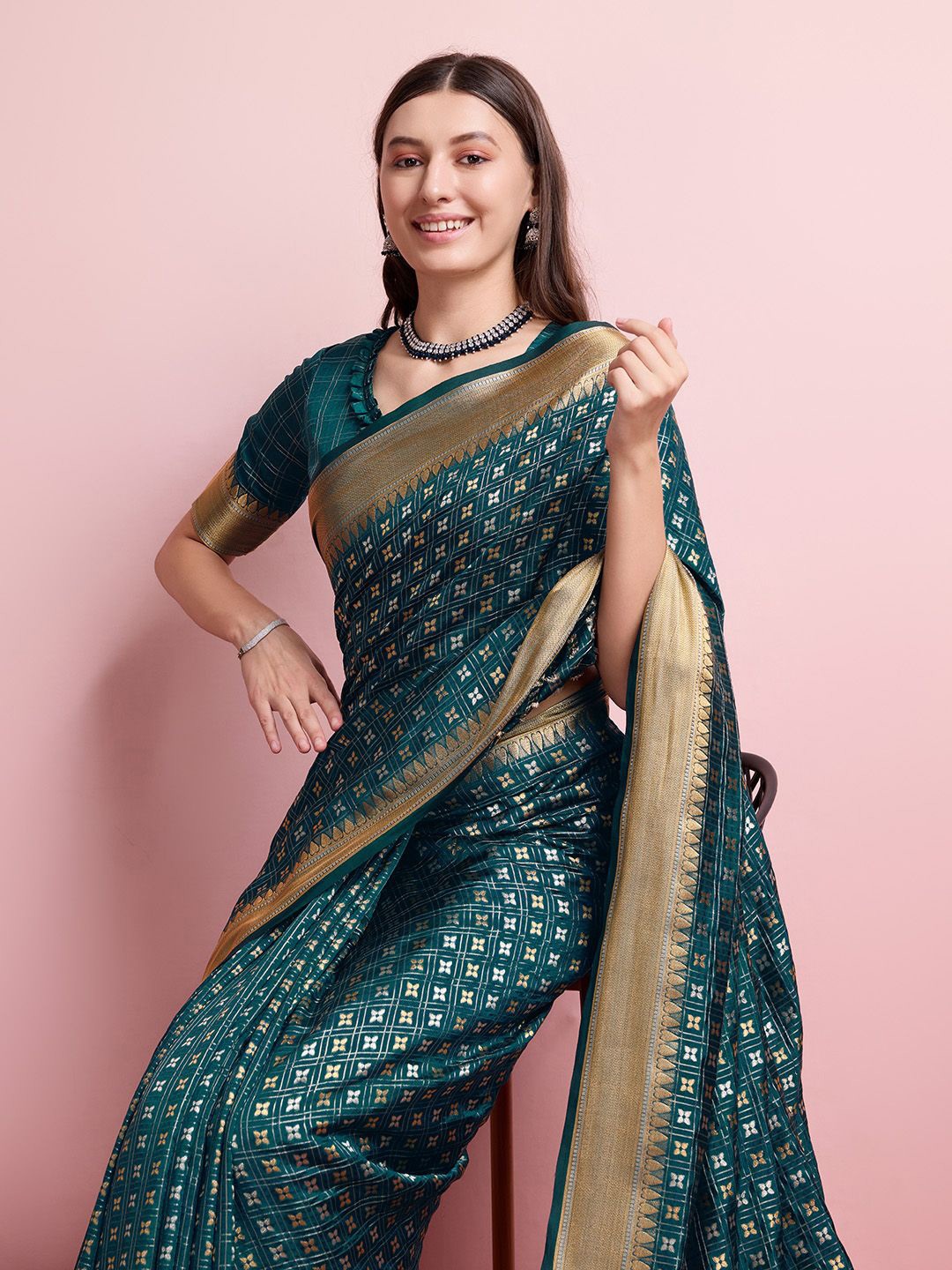 

DOI MOI Woven Design Zari Pure Silk Banarasi Saree, Green