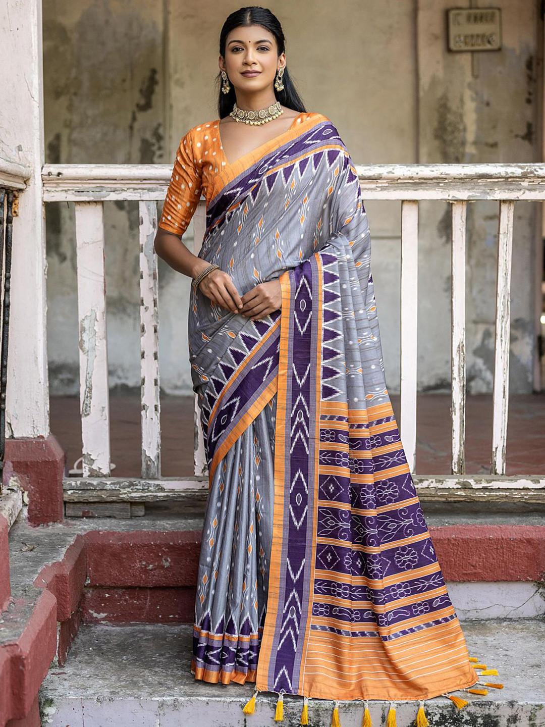 

Panzora Ethnic Motifs Tussar Saree, Grey