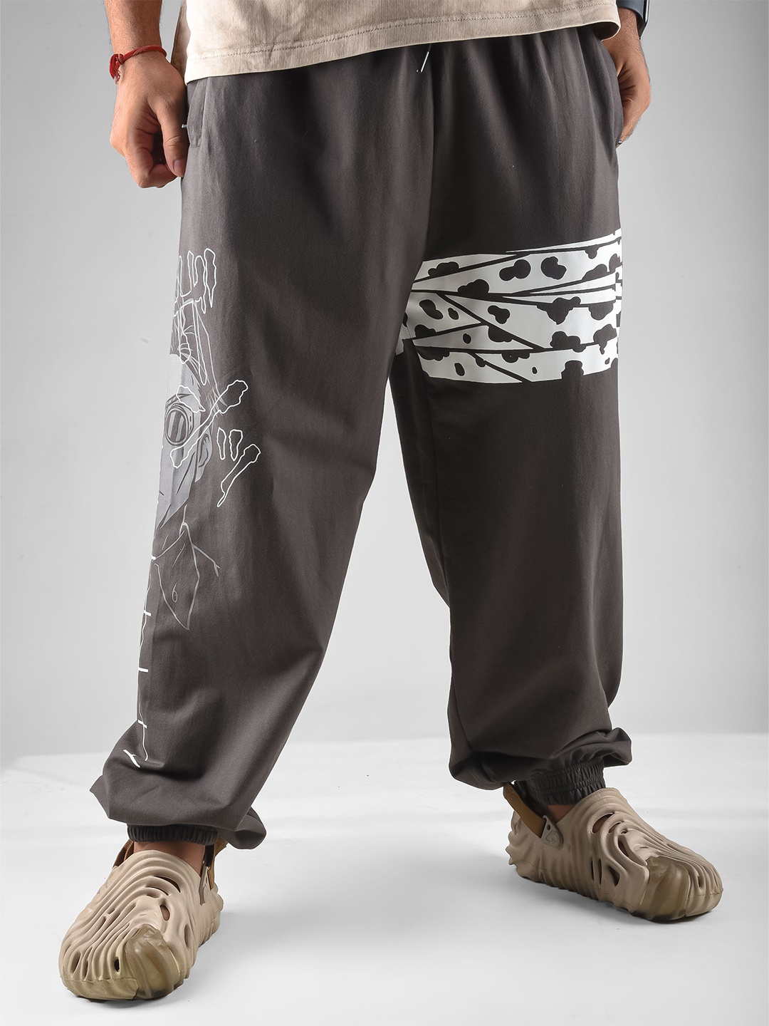 

COMICSENSE Men Jujutsu Kaisen Anime Printed Baggy Fit Joggers, Grey