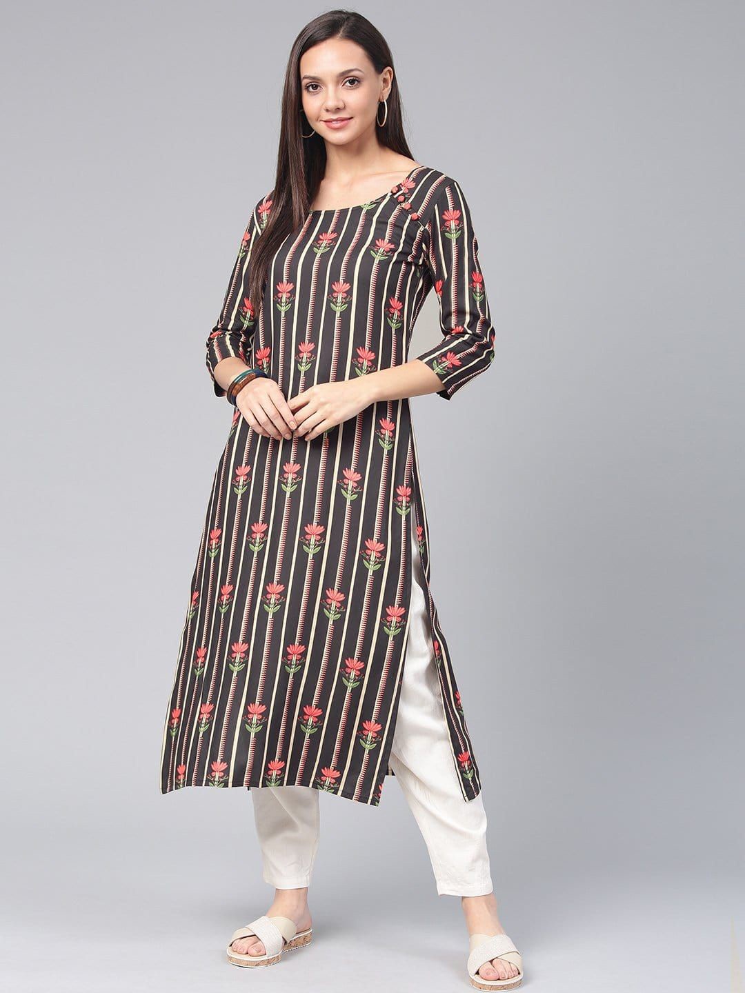 

Swishchick Floral Printed Round Neck Straight Kurta, Black