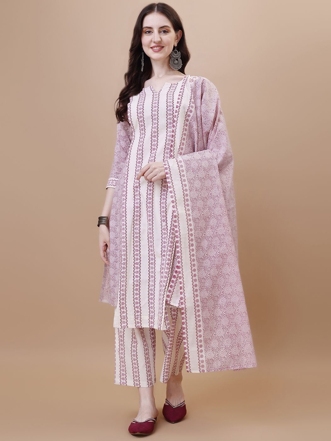 

WILNERCROWN Ethnic Motifs Printed Layered Straight Kurta with Trousers & Dupatta, Pink