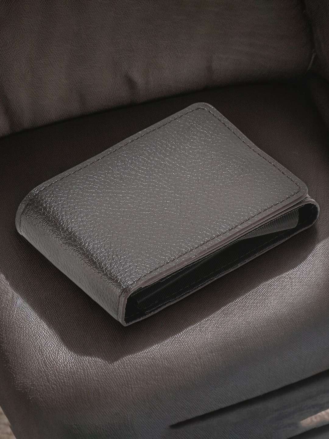 

Kastner Unisex Textured Leather Card Holder, Brown