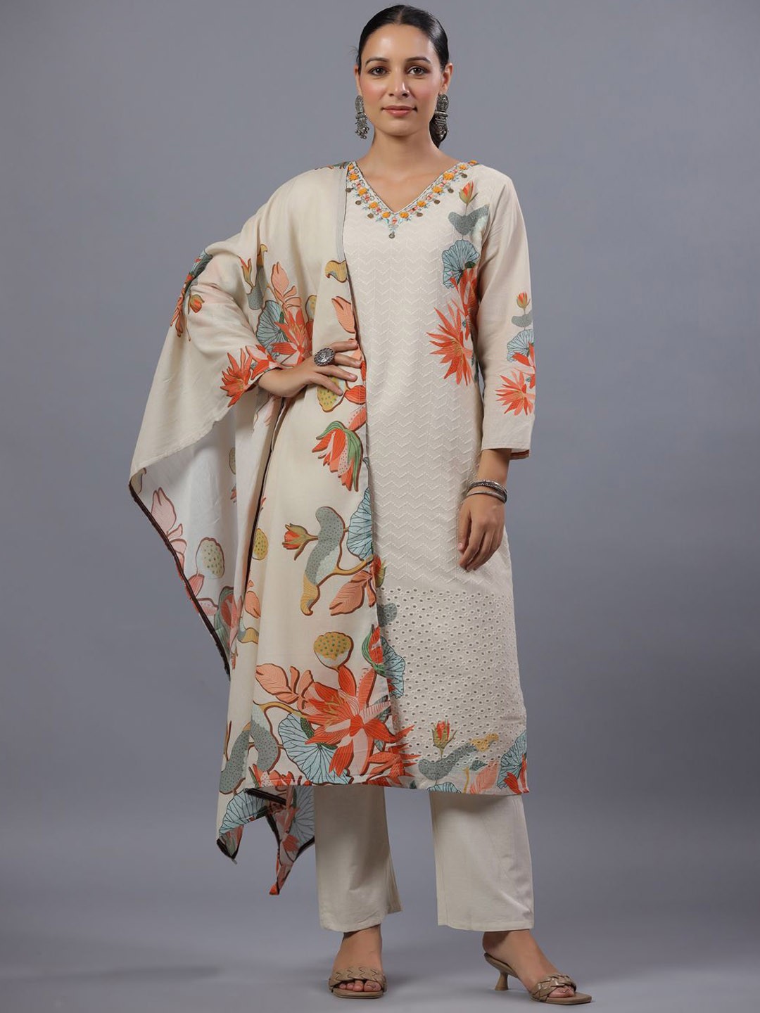 

Amchoor Floral Printed Sequinned Straight Kurta with Trousers & Dupatta, Cream