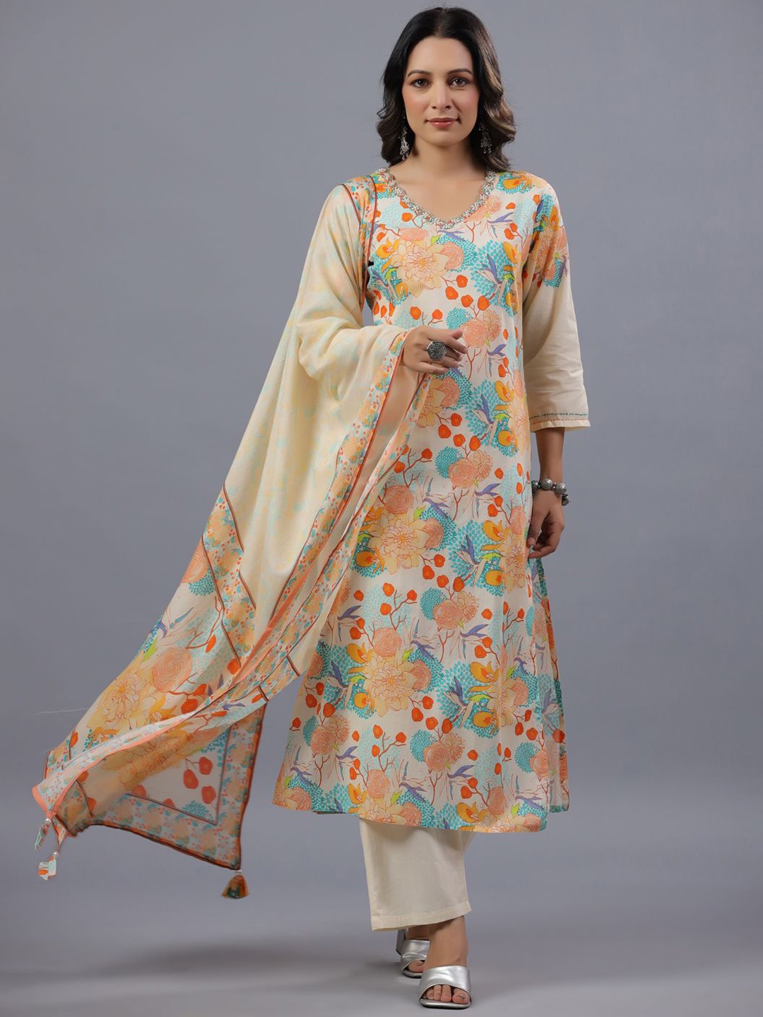 

Amchoor Floral Printed Beads and Stones Straight Kurta with Trousers & Dupatta, Cream