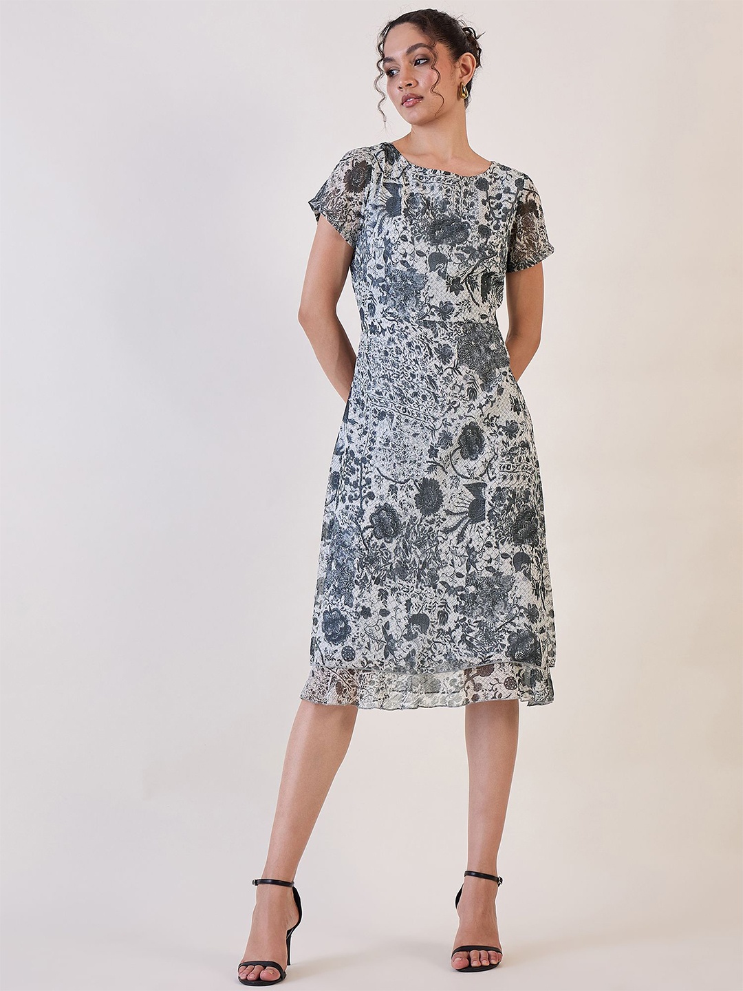 

PowerSutra Floral Printed Round Neck Short Sleeves Fit & Flare Dress, Grey