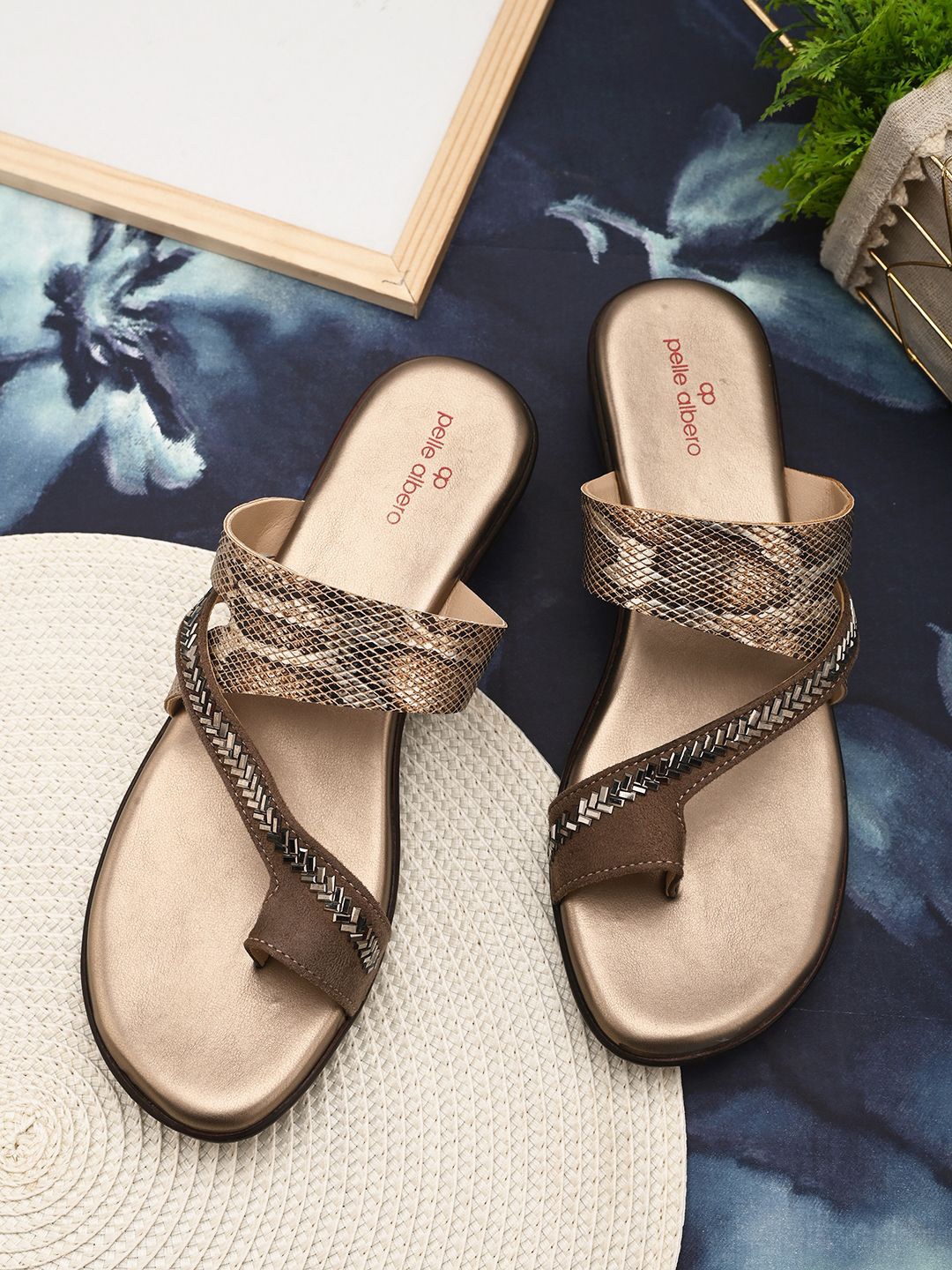 

pelle albero Embellished One Toe Block Sandals, Champagne