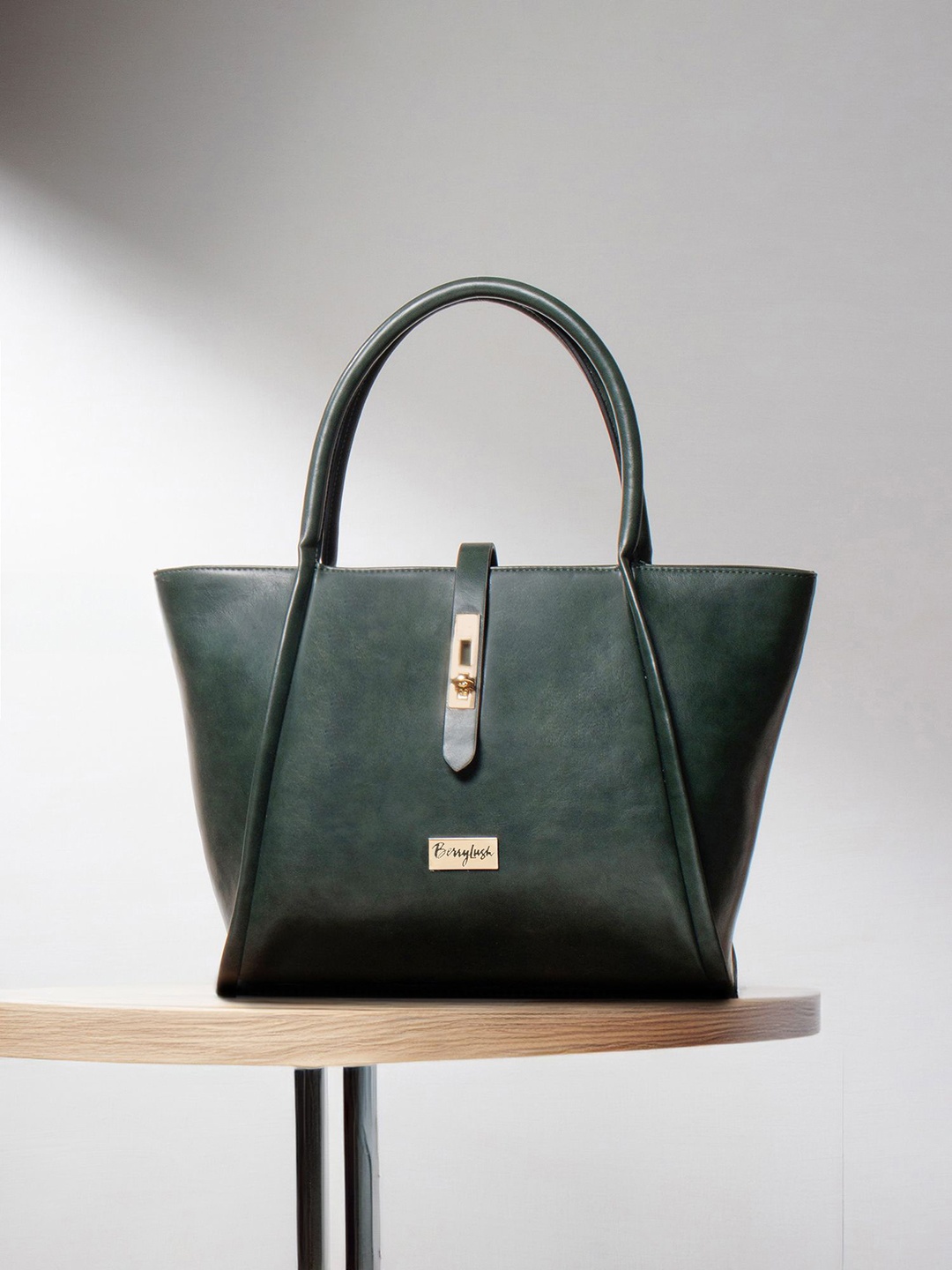 

Berrylush Structured Handheld Bag with Tasselled, Green