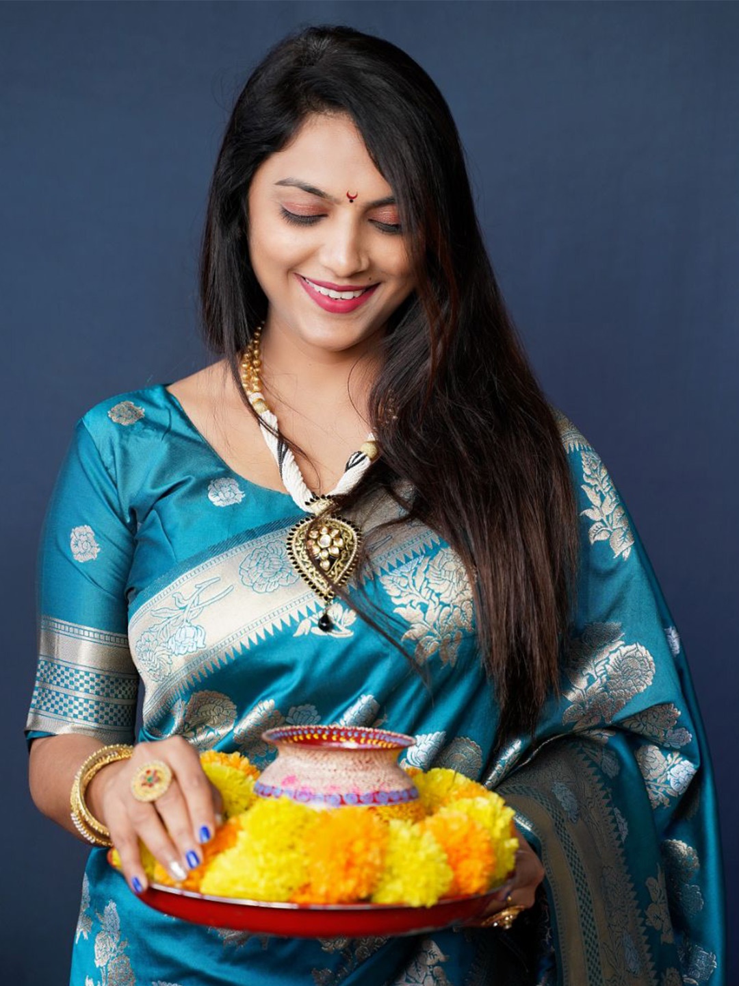 

Royal Rajgharana Saree Woven Design Zari Pure Silk Banarasi Sarees, Teal