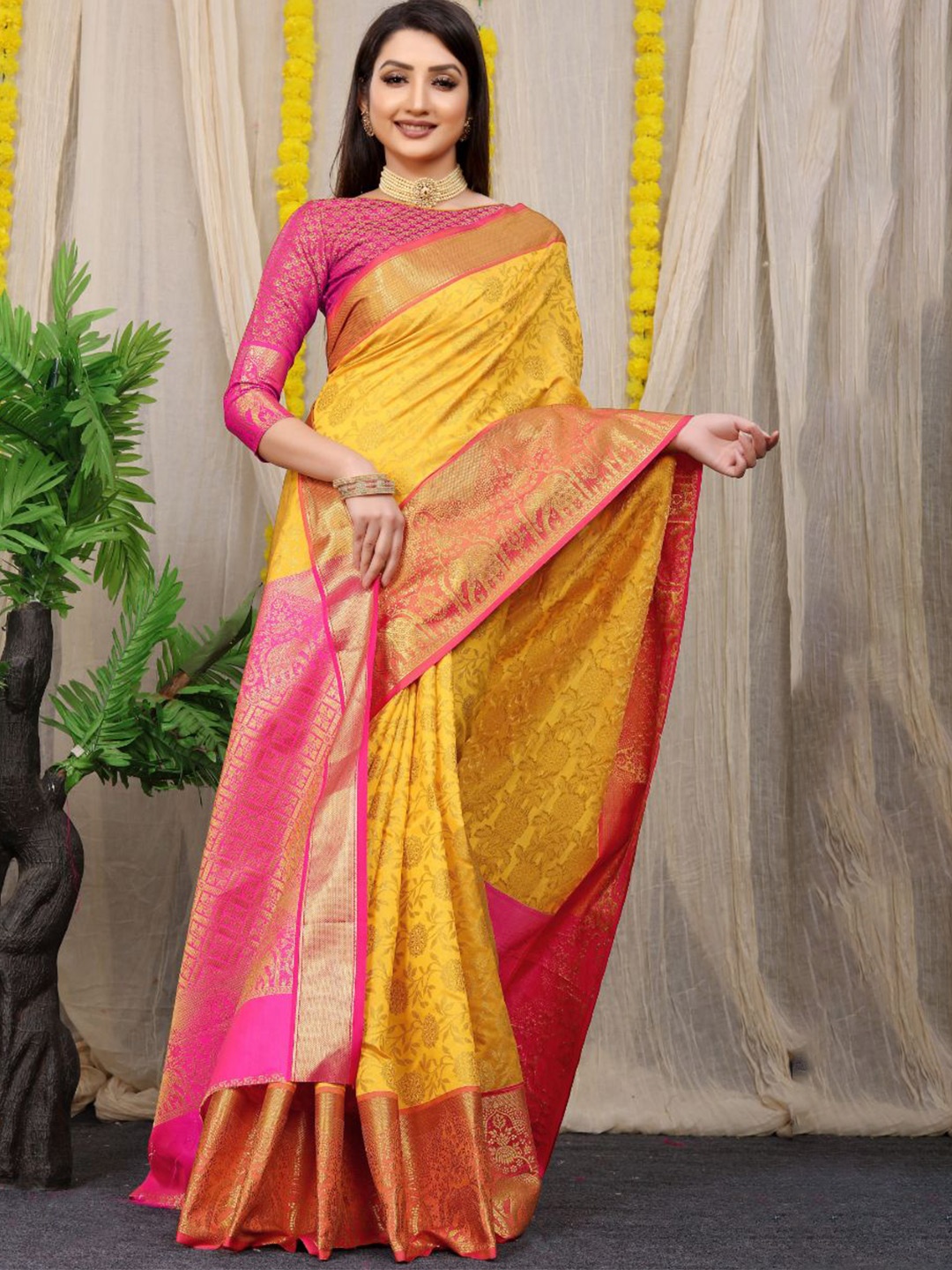 

Royal Rajgharana Saree Floral Zari Kanjeevaram Sarees, Yellow