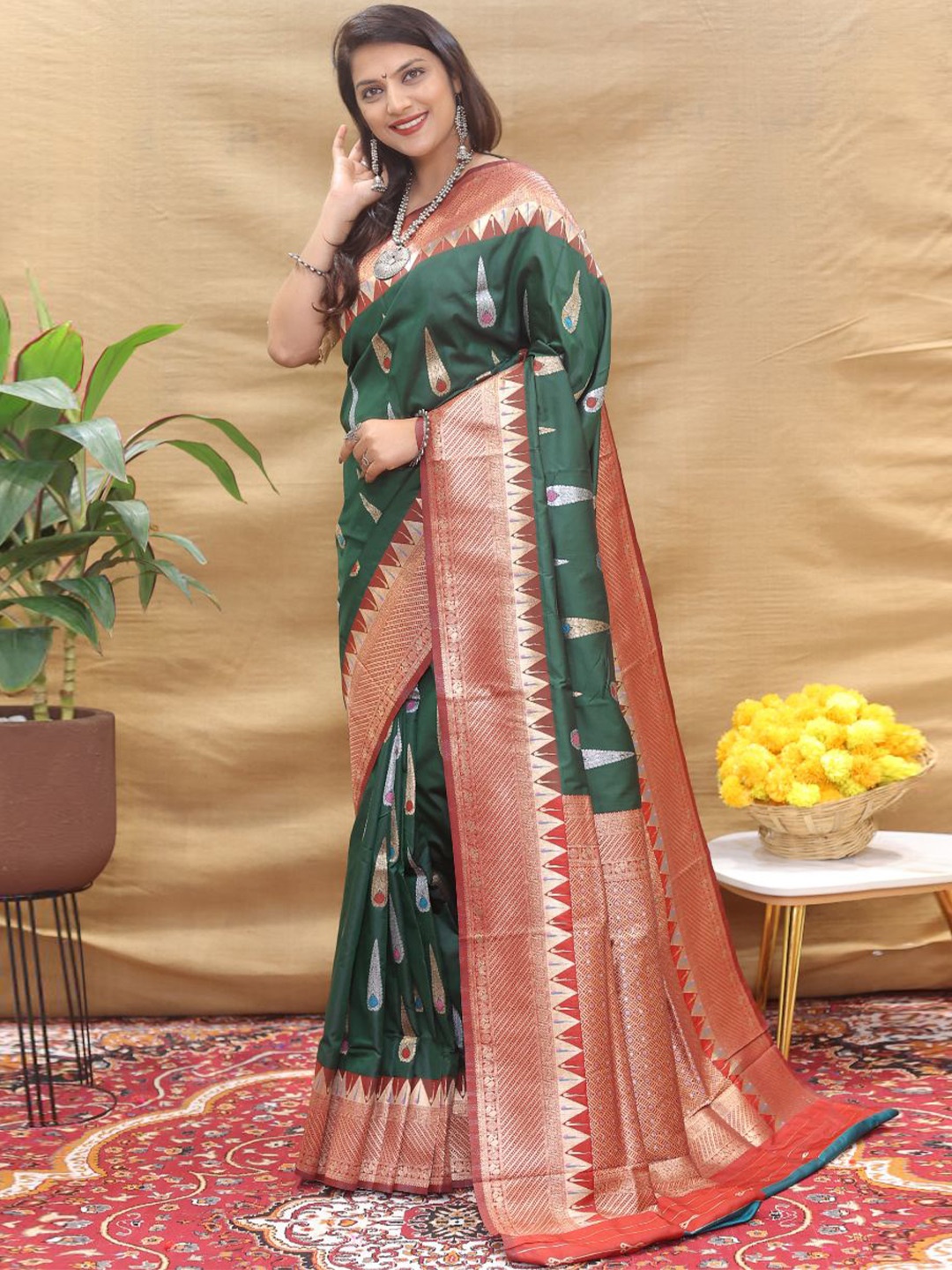 

Royal Rajgharana Saree Woven Design Zari Pure Silk Banarasi Sarees, Green