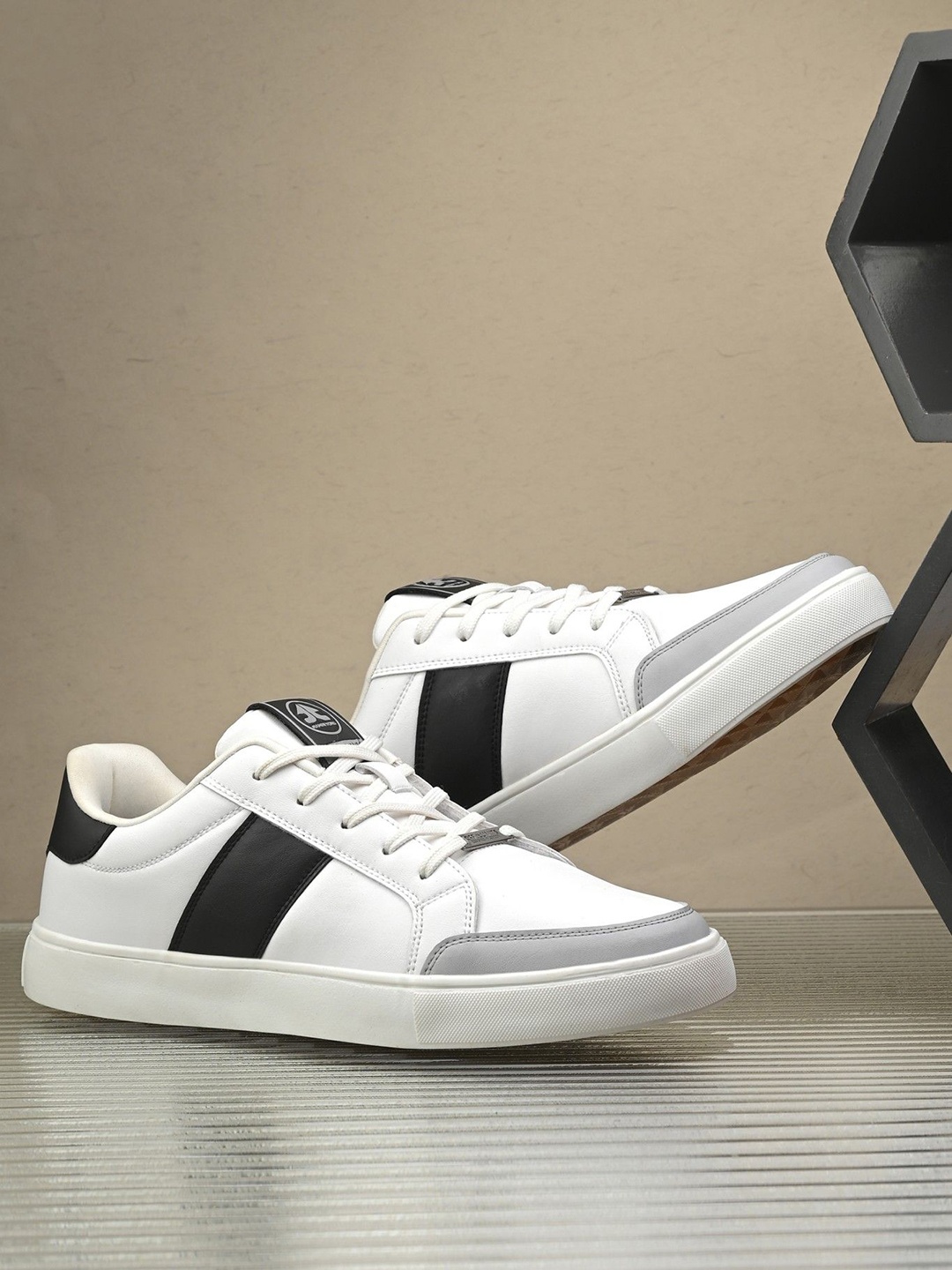 

OFF LIMITS Men Colourblocked Sneakers, Off white