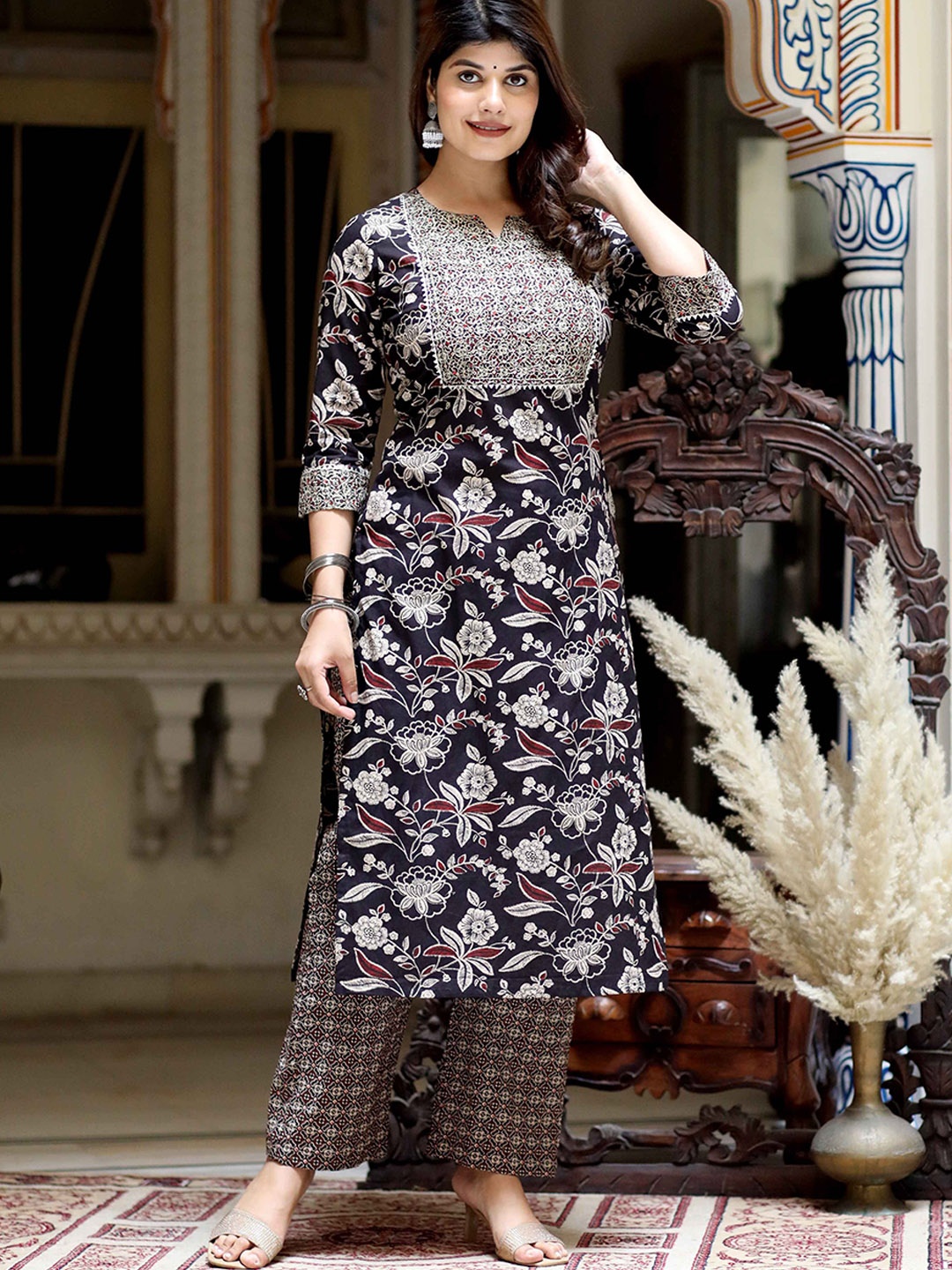 

MIRAVAN Floral Printed Regular Thread Work Pure Cotton Straight Kurta With Palazzos, Black