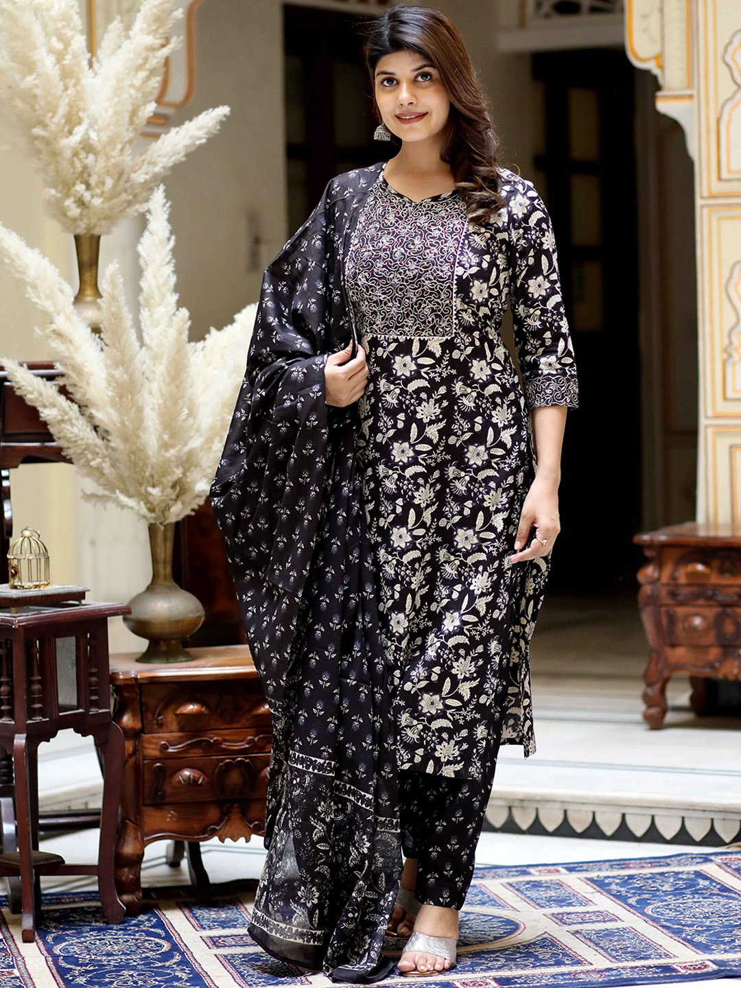 

MIRAVAN Floral Printed Regular Pure Cotton Straight Kurta With Palazzos & Dupatta, Black