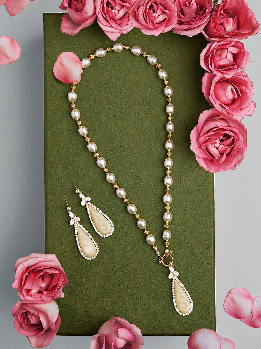 

AMI Gold-Plated Stone Studded & Beaded Jewellery Set