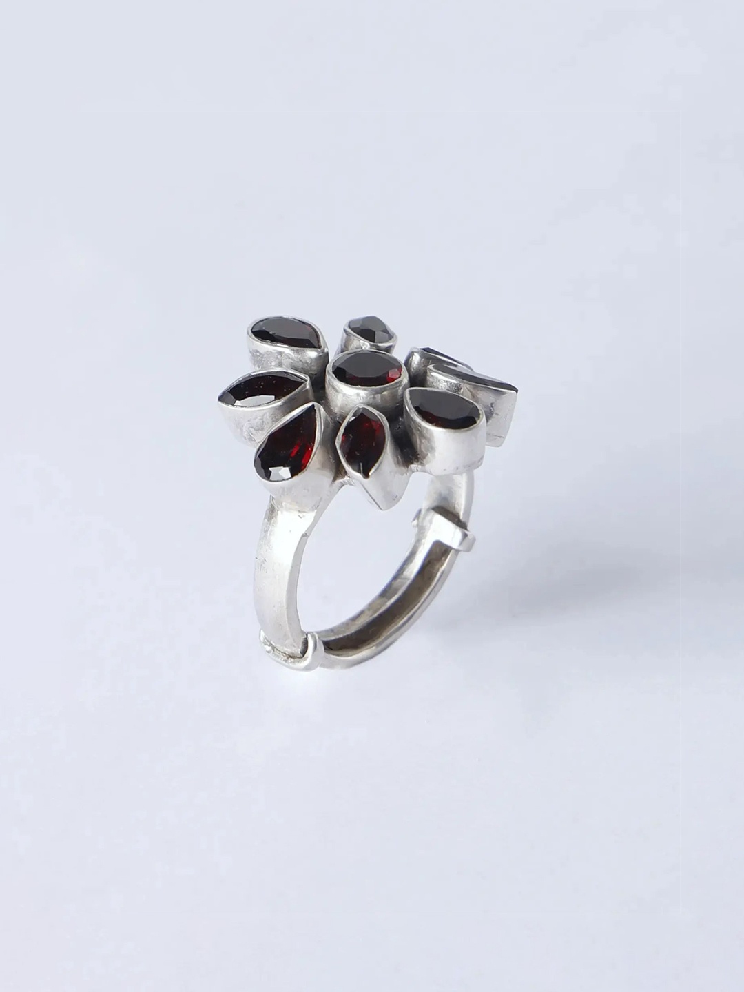 

Exotic India Garnet Gemstone-Studded Sterling Silver Ring