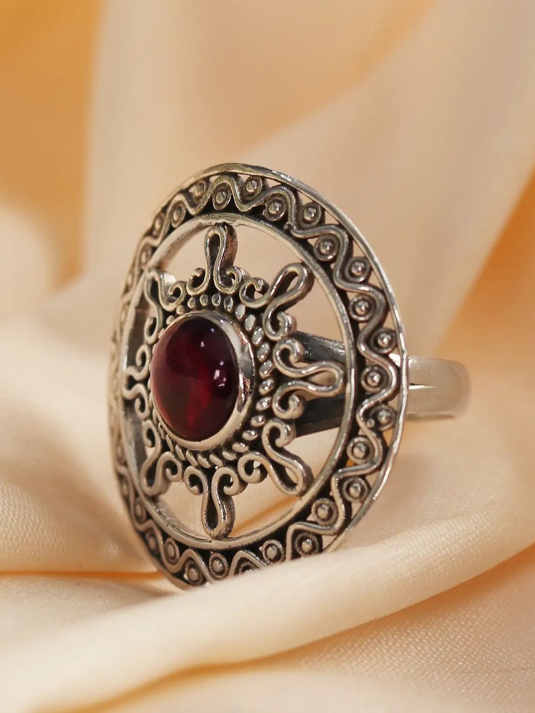 

Exotic India Red Garnet Stone Sun-Design Round Sterling Silver Ring