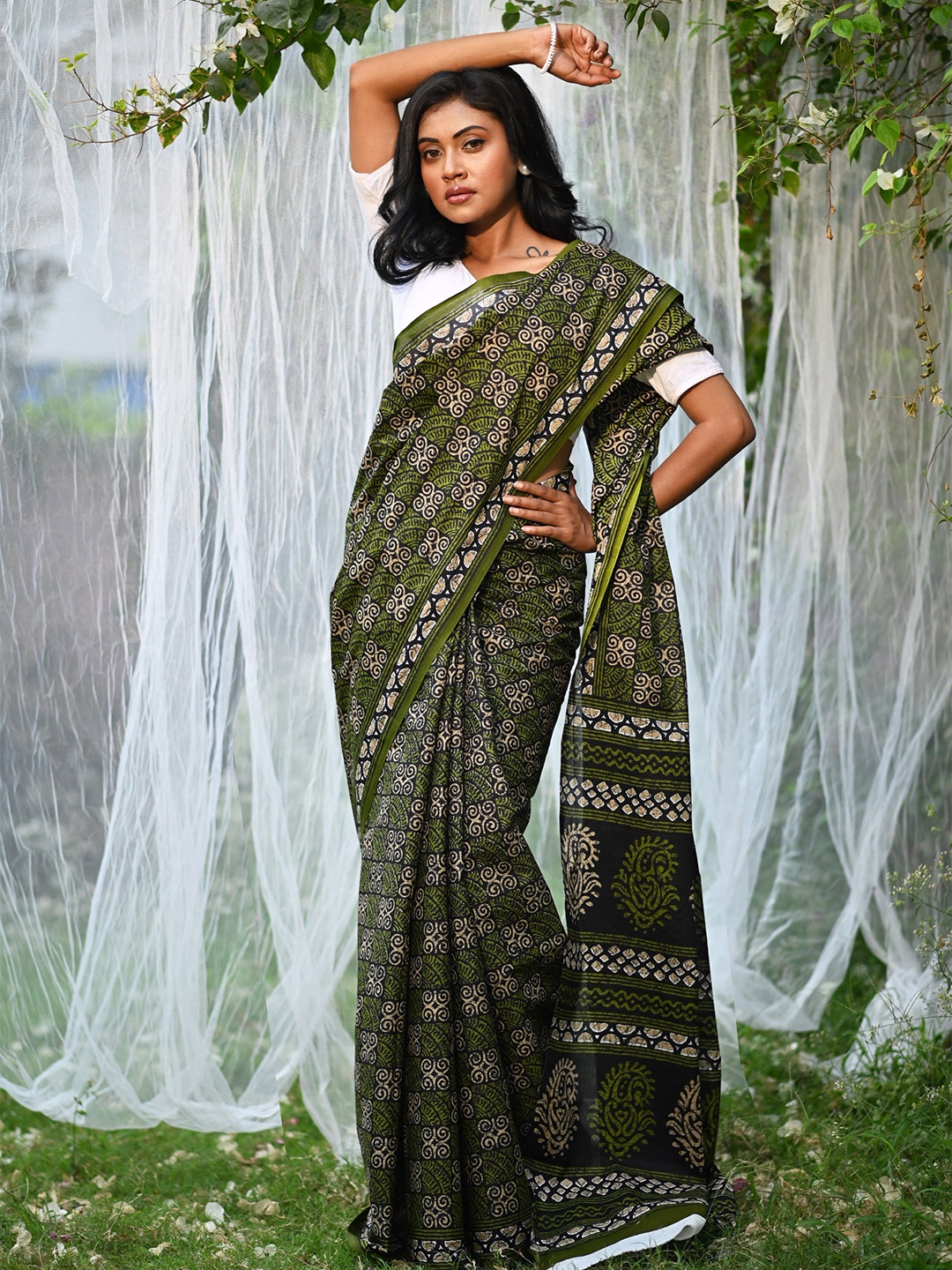 

Unnati Silks Ethnic Motifs Pure Cotton Handloom Block Print Saree, Black