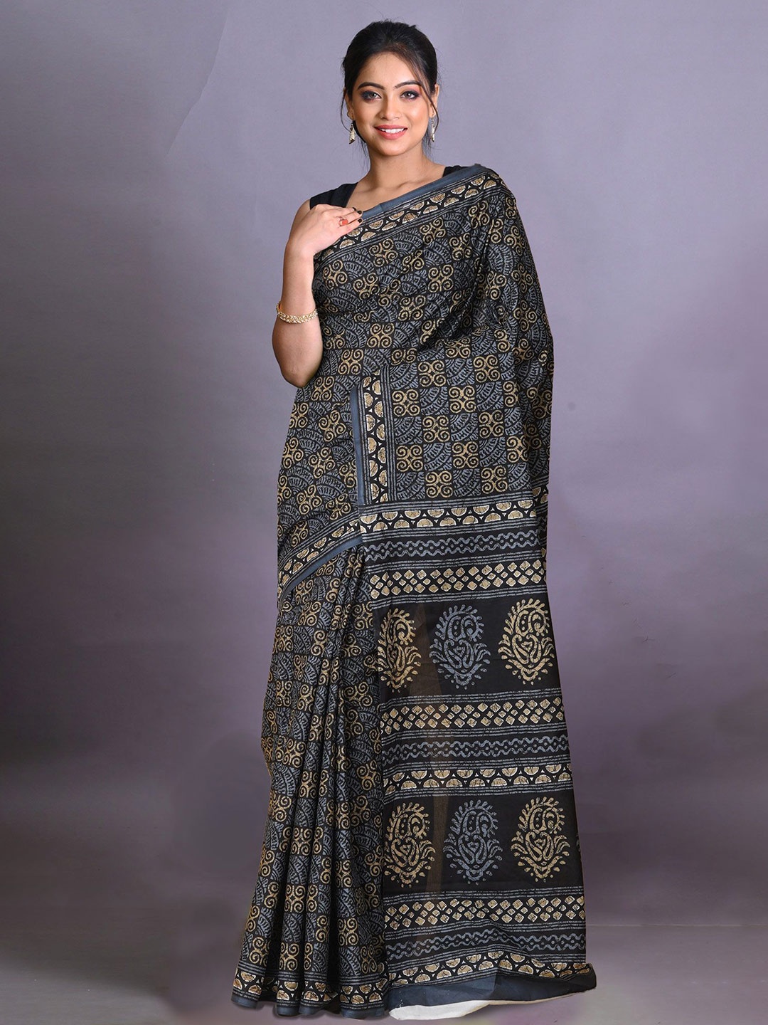 

Unnati Silks Batik Pure Cotton Handloom Block Print Saree, Black