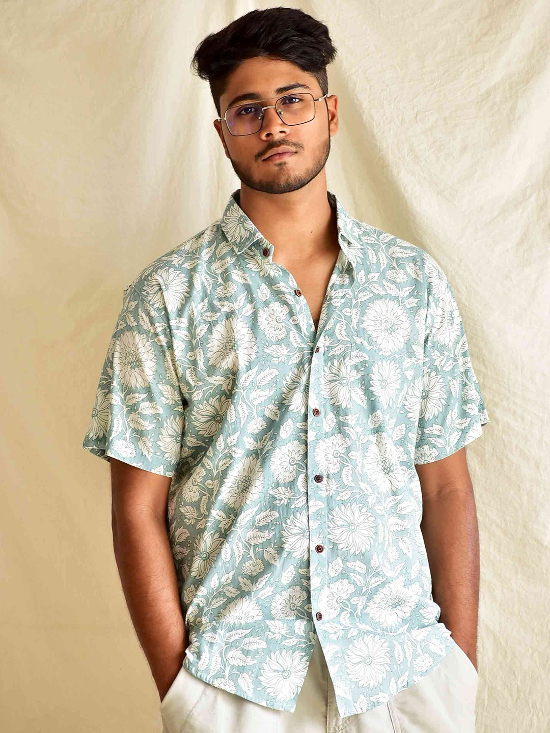 

Sundarii Men Comfort Opaque Floral Printed Casual Shirt, Green