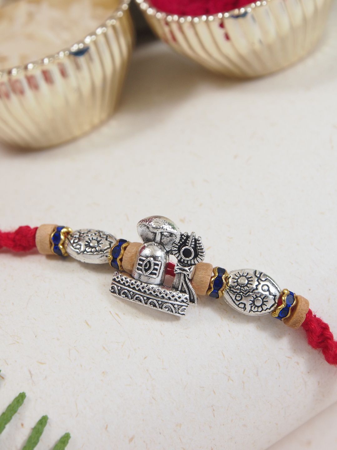 

I Jewels Lord Shiva Thread Rakhi With Roli Chawal & Rakshabandhan Card, Red