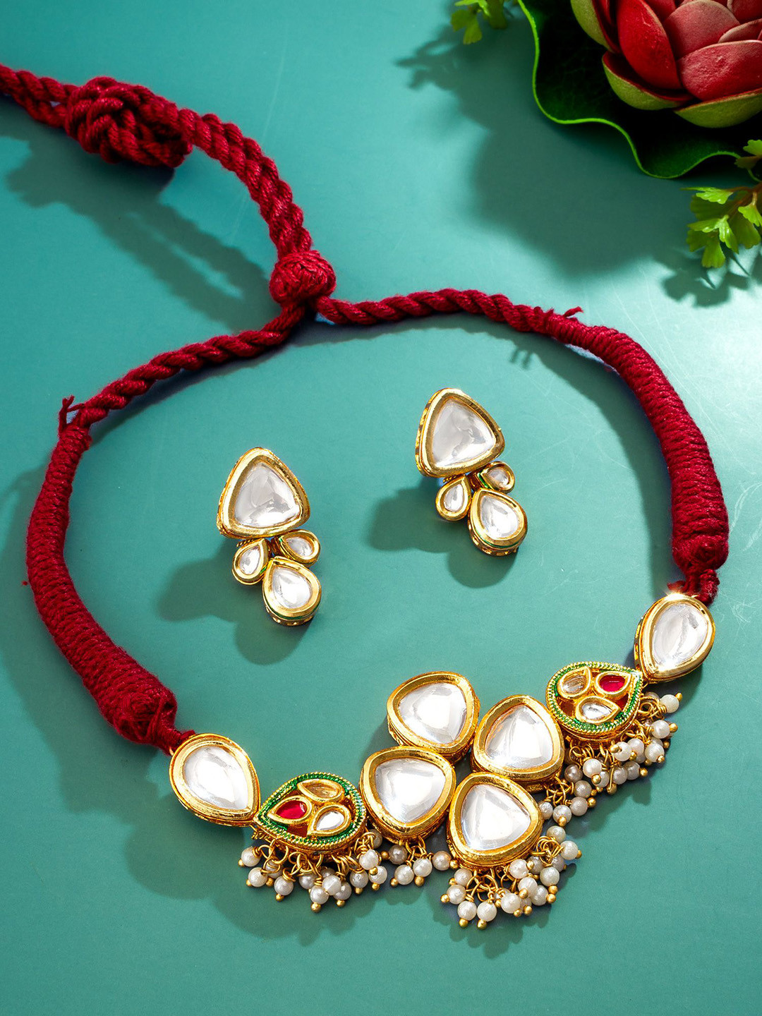 

aadita Gold-Plated Kundan Studded & Beaded Jewellery Set