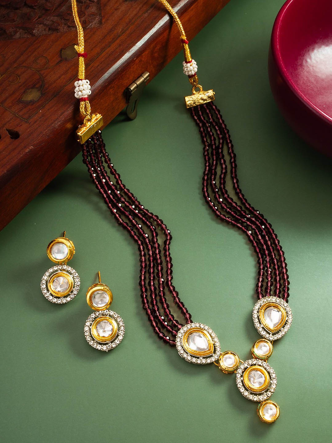

aadita Gold-Plated Kundan Studded & Beaded Jewellery Set