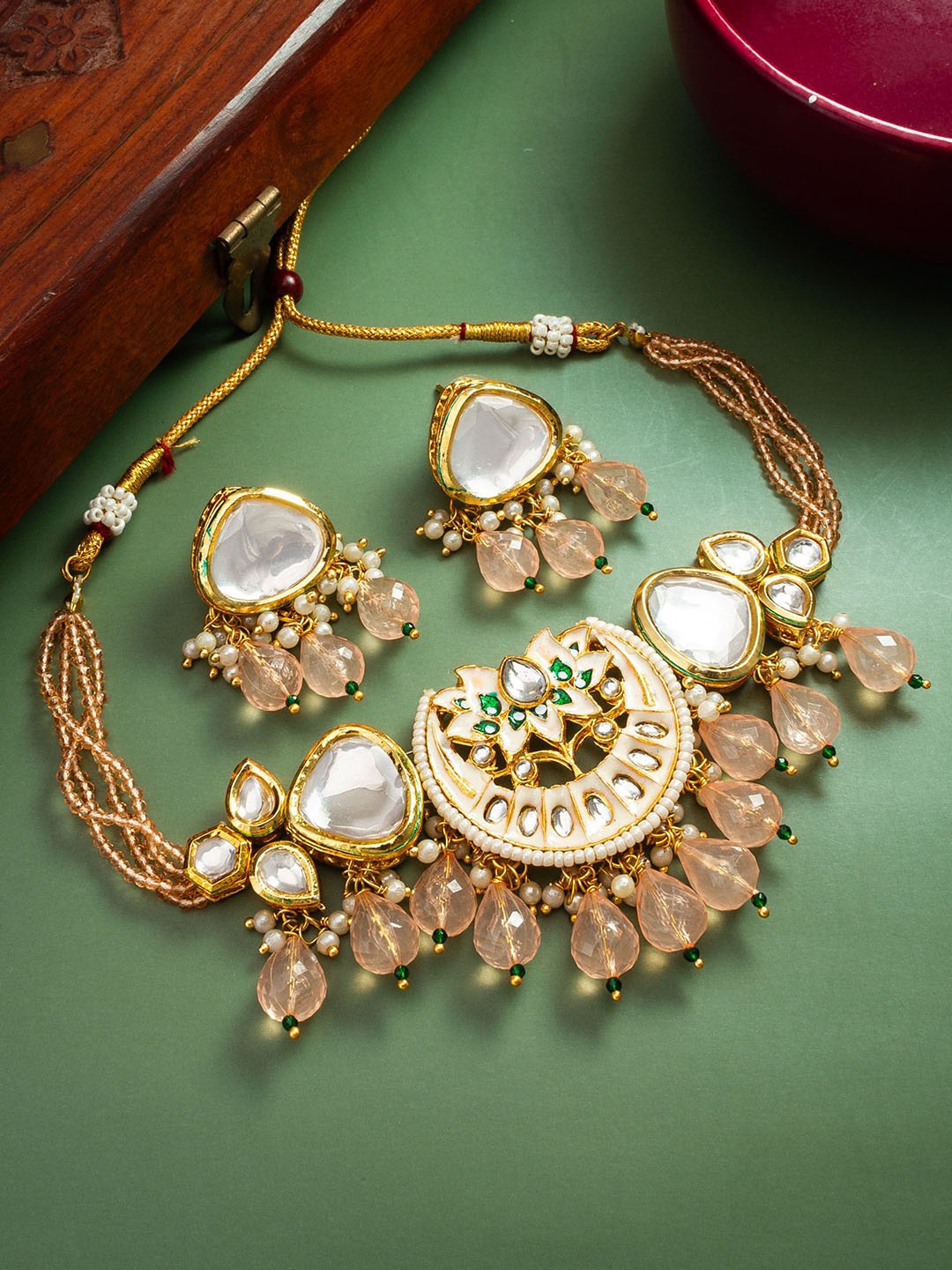 

aadita Gold-Plated Kundan Studded & Beaded Jewellery Set