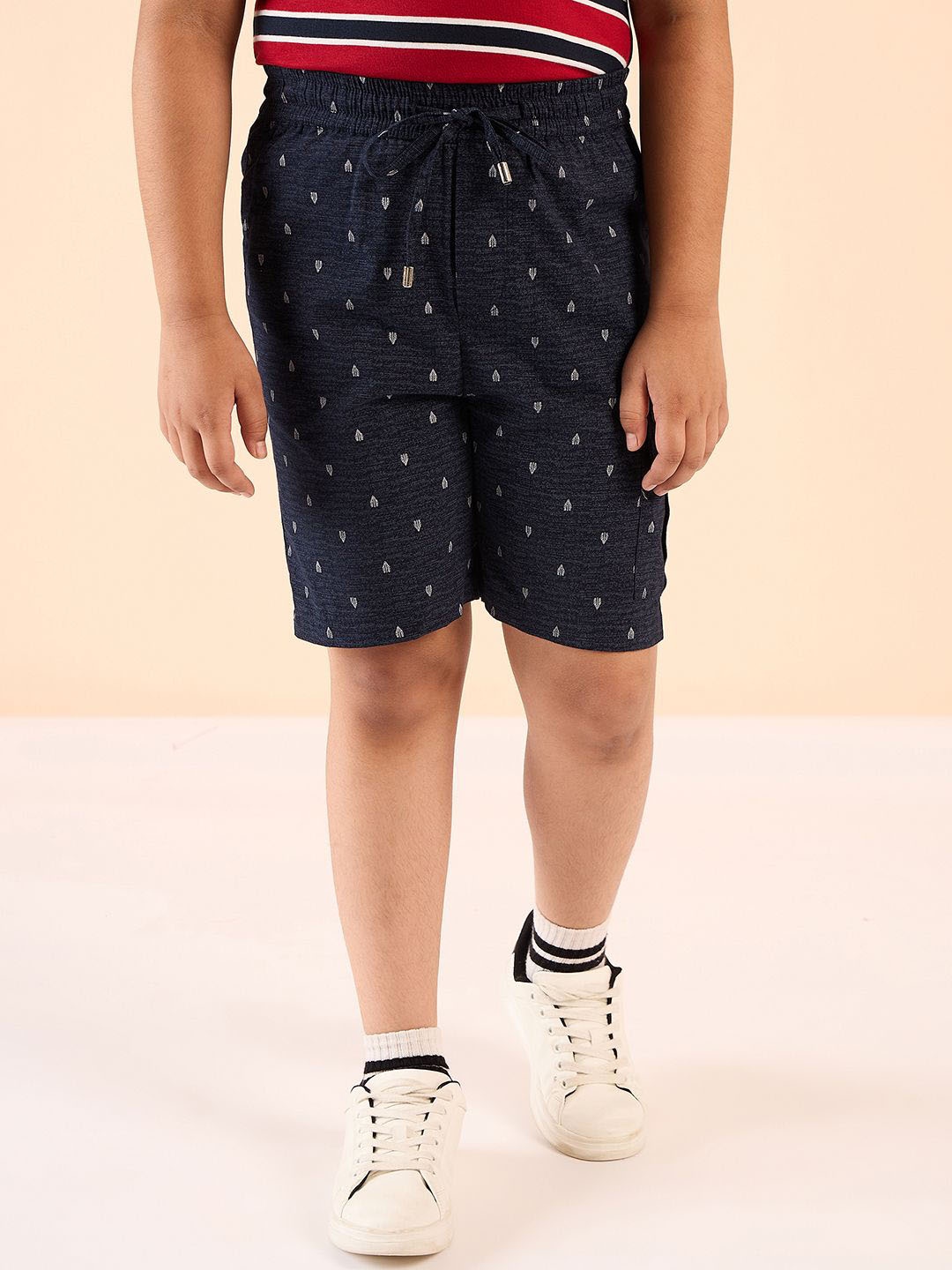 

Stylo Bug Boys Mid Thigh All over Print Shorts, Black