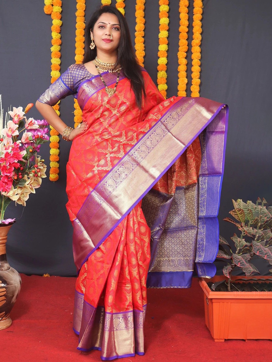 

Mitera Woven Design Zari Banarasi Saree, Red