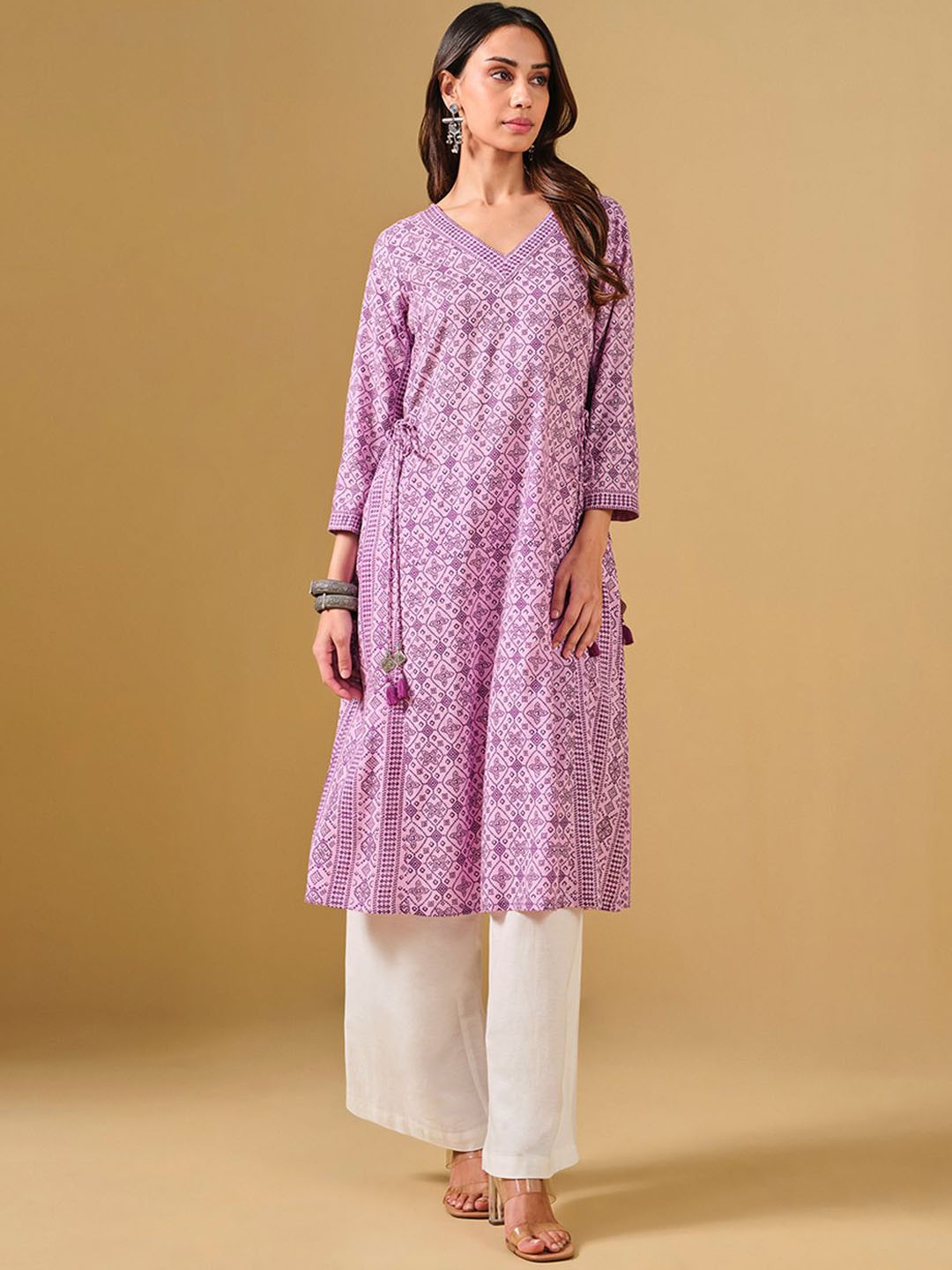 

Global Desi Ethnic Motifs Printed V-Neck A-Line Kurta, Lavender