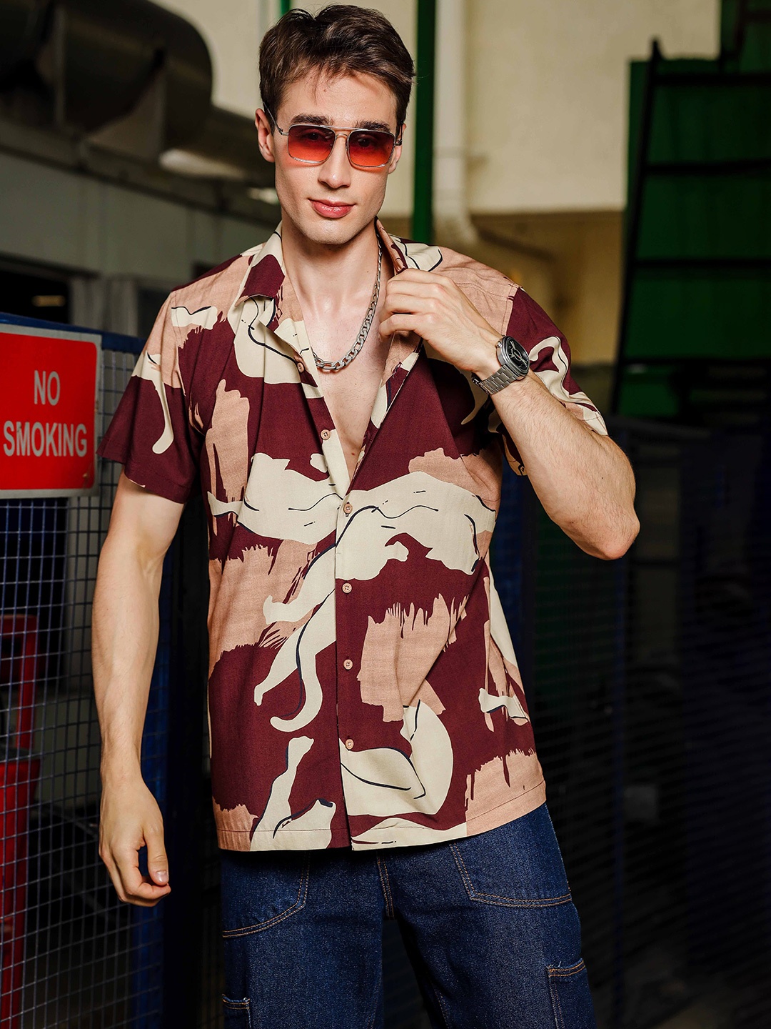 

TOMHIDDLE Men Abstract Printed Classic Opaque Casual Shirt, Maroon