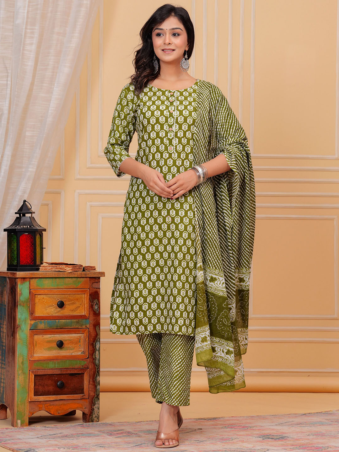 

POSHART FASHION AS UNIQUE AS YOU ARE Ethnic Motifs Printed Regular Pure Cotton Kurta Set, Green