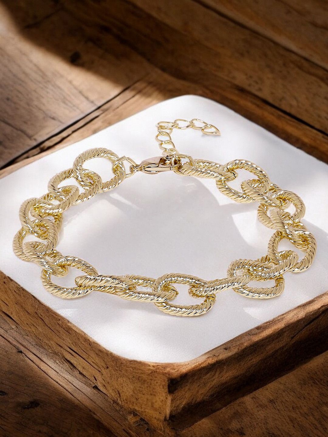 

fabula Charm Bracelet, Gold