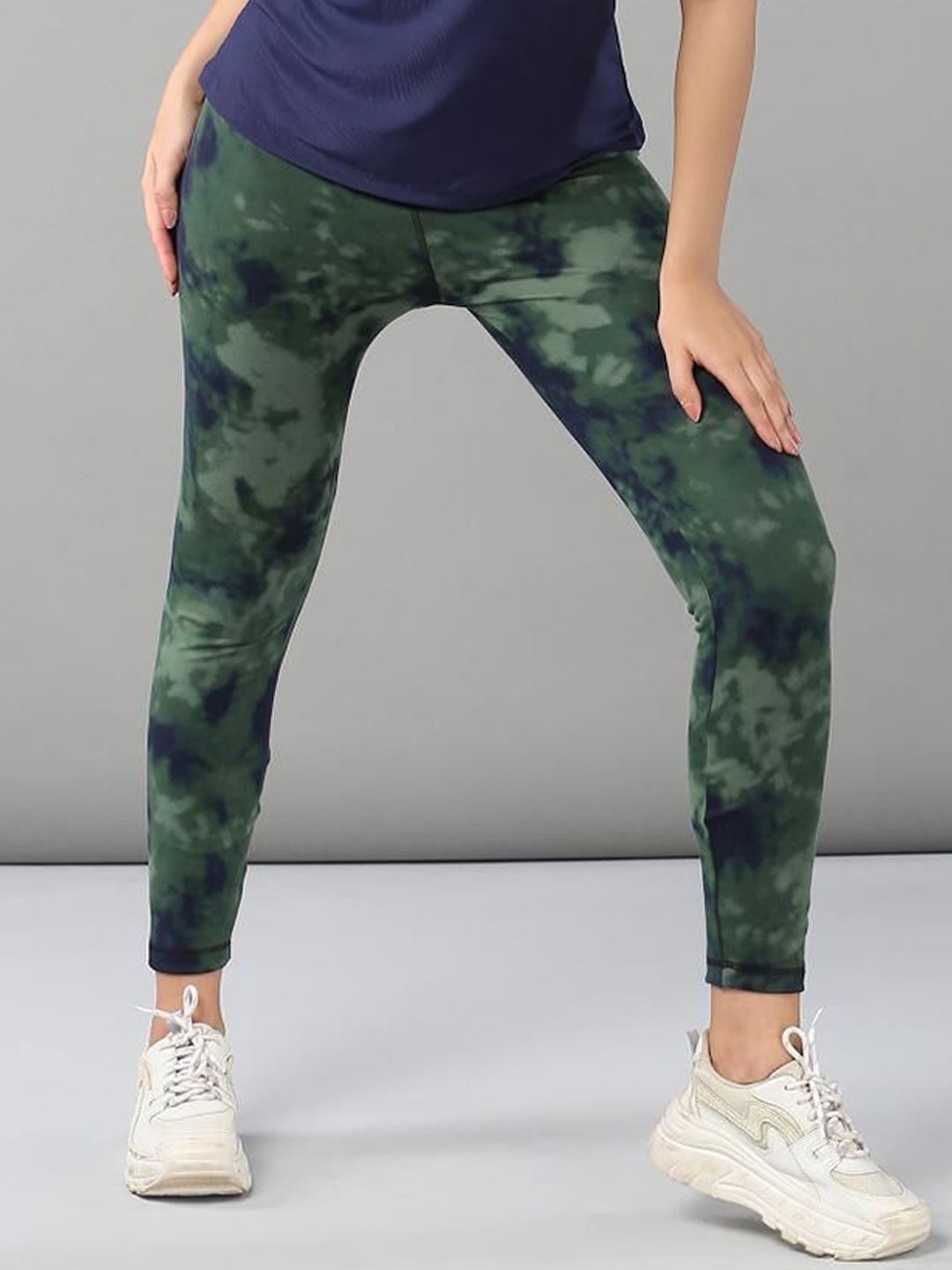 

Tuna London Tie & Dye Printed Ankle Length Sports Tights, Green