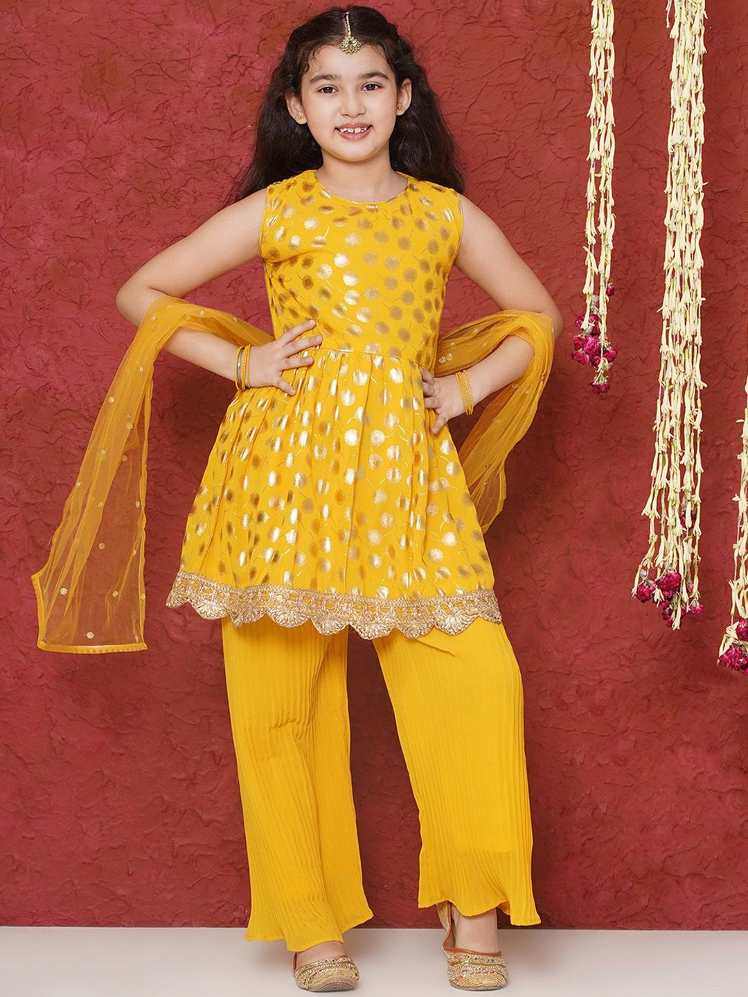 

Aj DEZInES Girls Ethnic Motifs Printed Regular Gotta Patti Kurta With Palazzos & Dupatta, Yellow