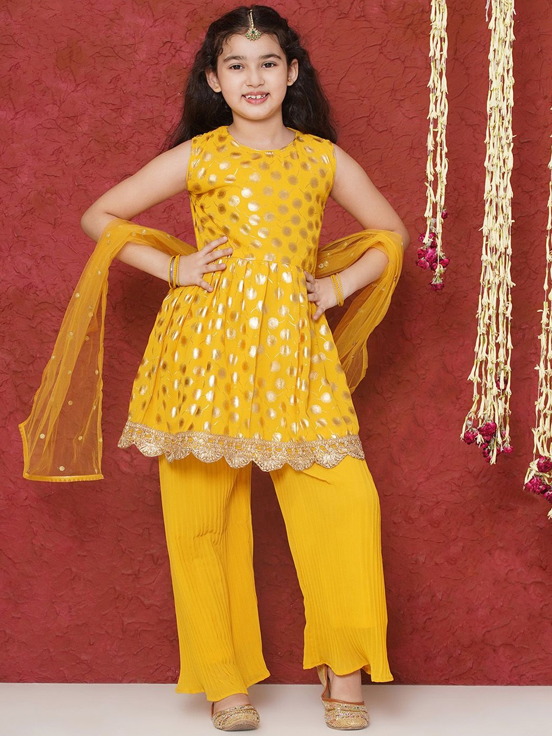 

Aj DEZInES Girls Ethnic Motifs Printed Regular Gotta Patti Kurta With Palazzos & Dupatta, Yellow
