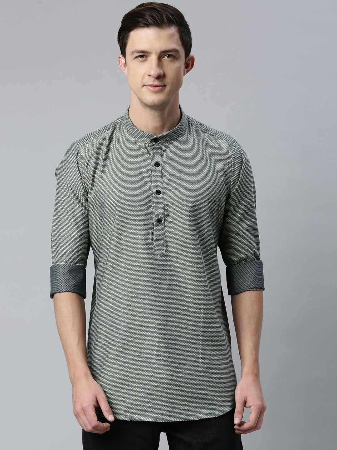 

Cross Court Geometric Woven Design Mandarin Collar Cotton Short Straight Kurta, Grey