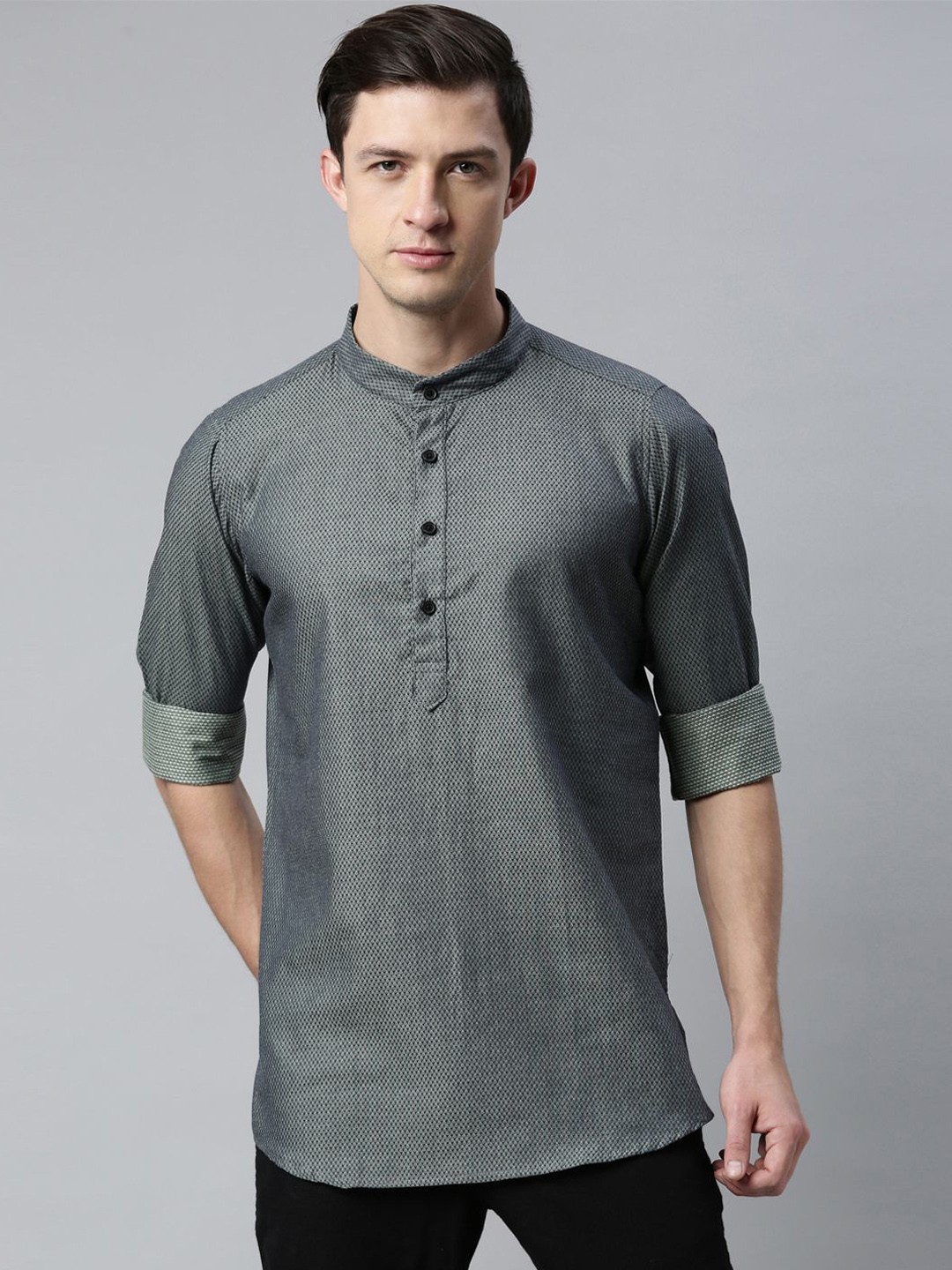 

Cross Court Geometric Woven Design Mandarin Collar Cotton Short Straight Kurta, Grey