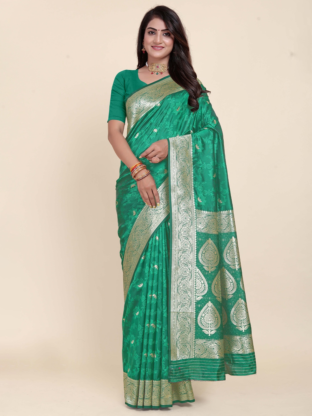 

Rujave Ethnic Motif Zari Woven Pure Silk Kanjeevaram Saree, Green