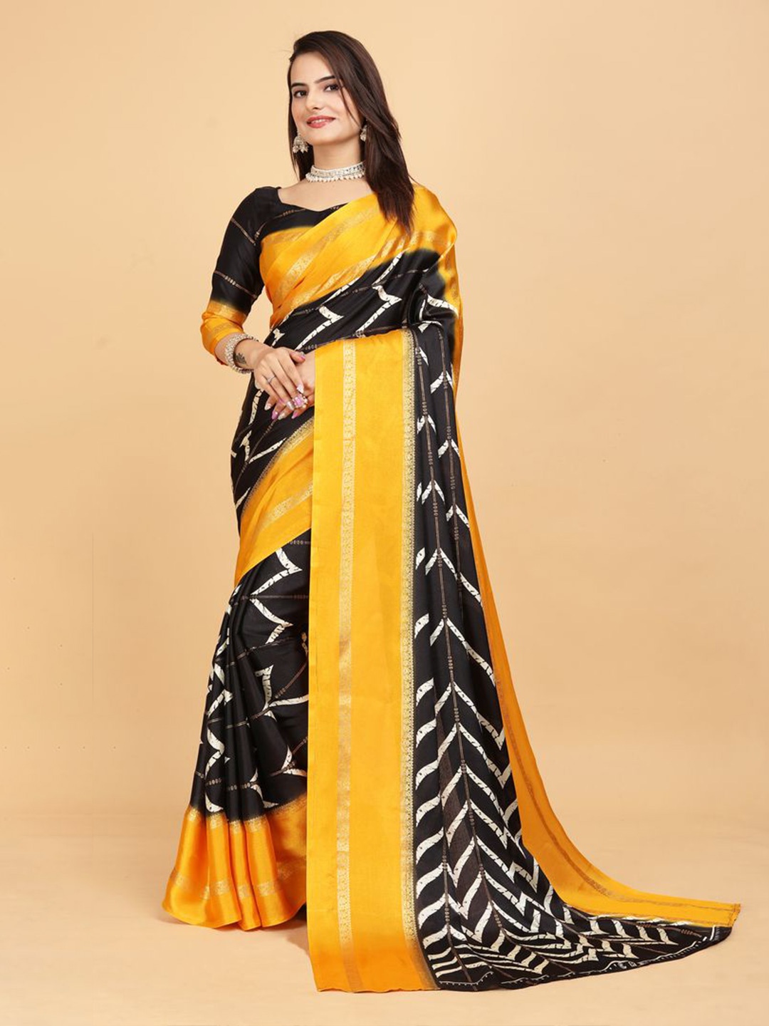 

Kandora Geometric Printed Zari Saree, Black